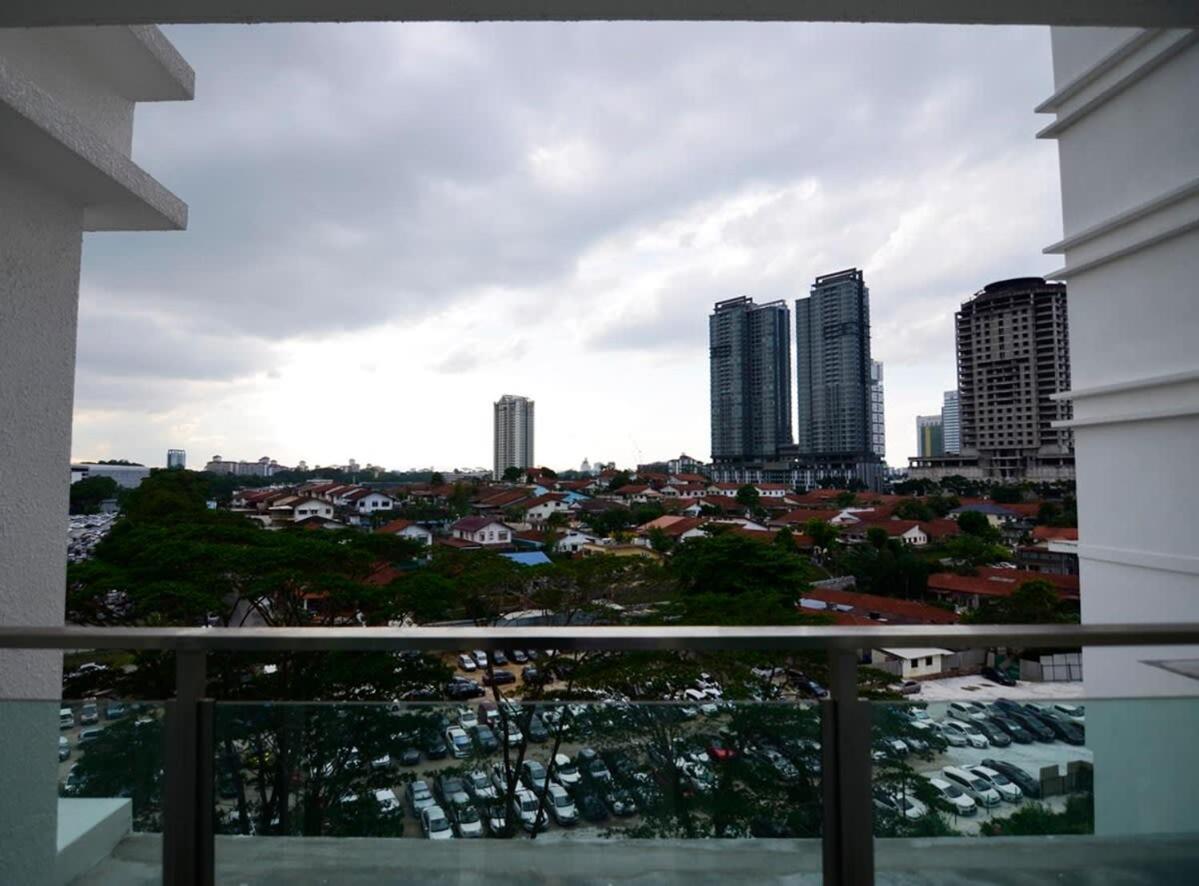 Cozy 2br Tritower Near Jb Ciq Jbcc & Capri *